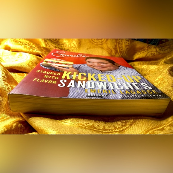 Emeril's Kicked-Up Sandwiches: Stacked with Flavor
Book by Emeril Lagasse - Picture 6 of 8